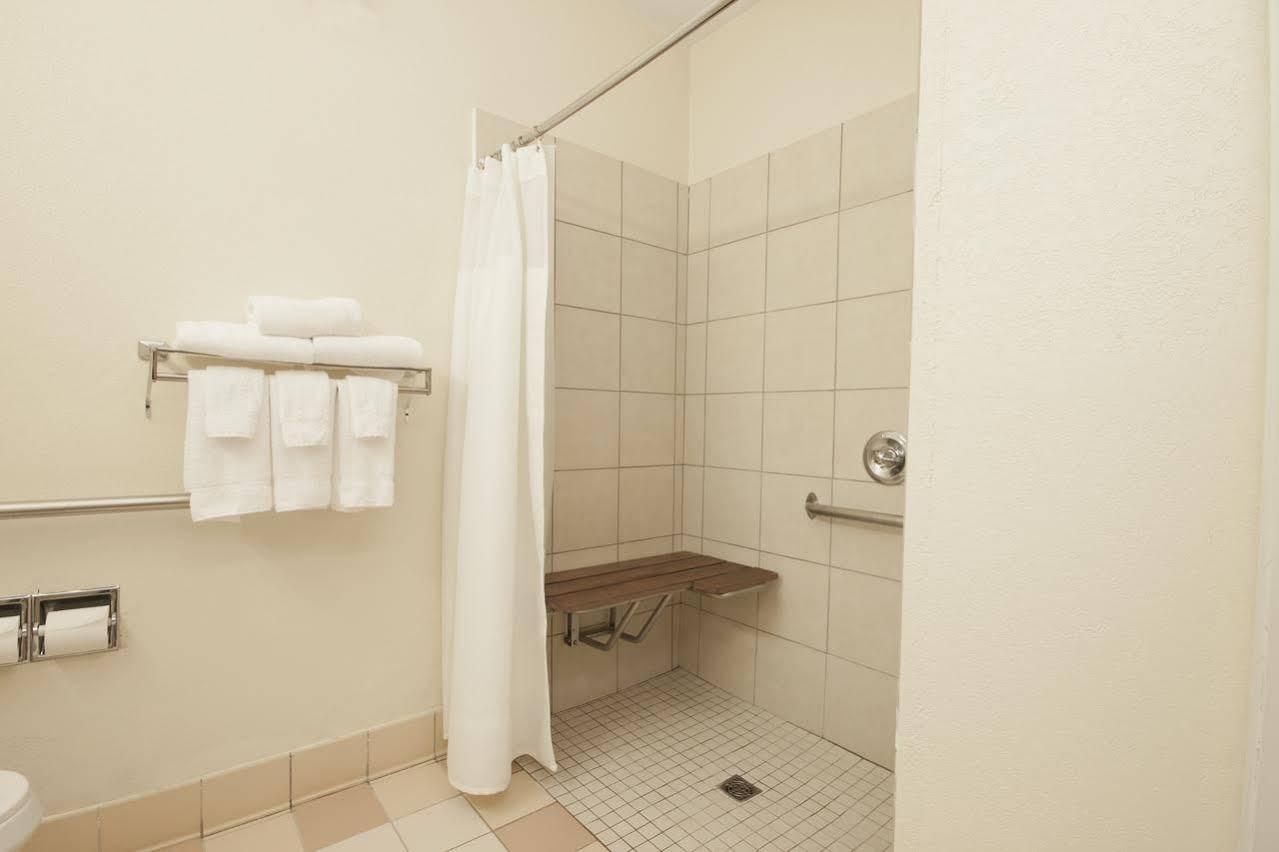 Baymont By Wyndham Hotel Tulsa